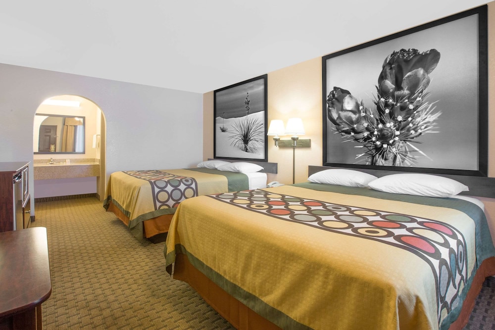Standard Double Room, 2 Double Beds, Smoking - Photo 2