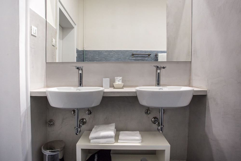 Romantic Room (external bathroom) photo 2