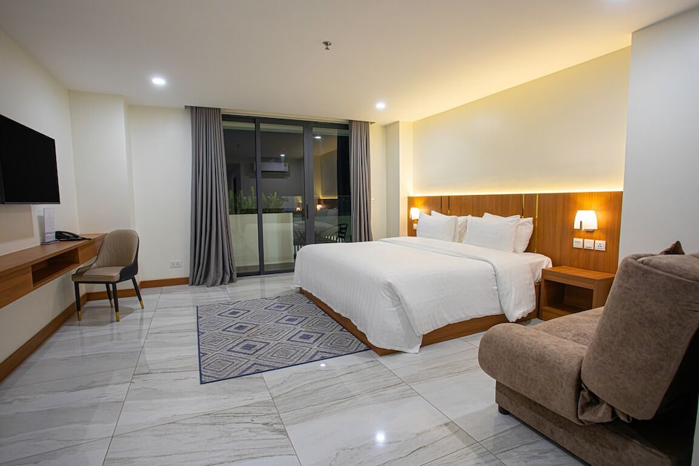 Deluxe Double or Twin Room, Balcony, City View photo 2