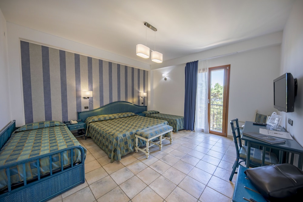 Classic Triple Room - Photo 2
