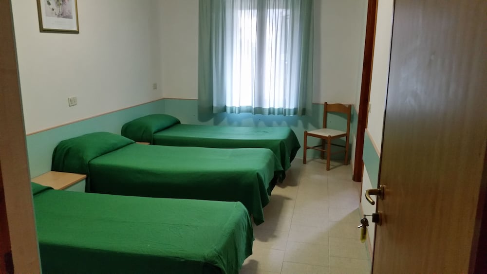 Room, Multiple Beds (room 5) photo 2