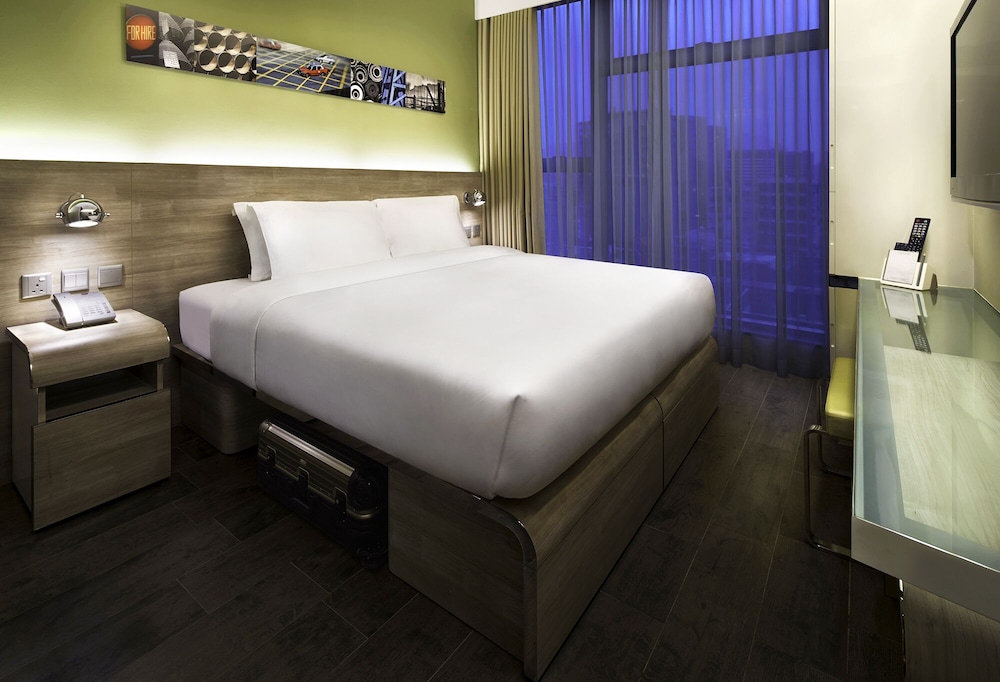 l.room