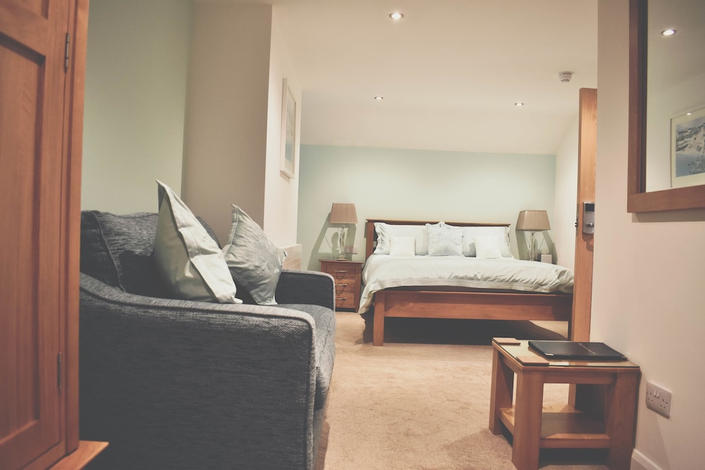 Deluxe Double Room (Room 4)