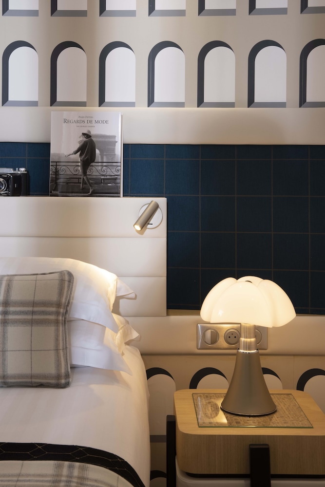 Superior Double Room thumbnail 6