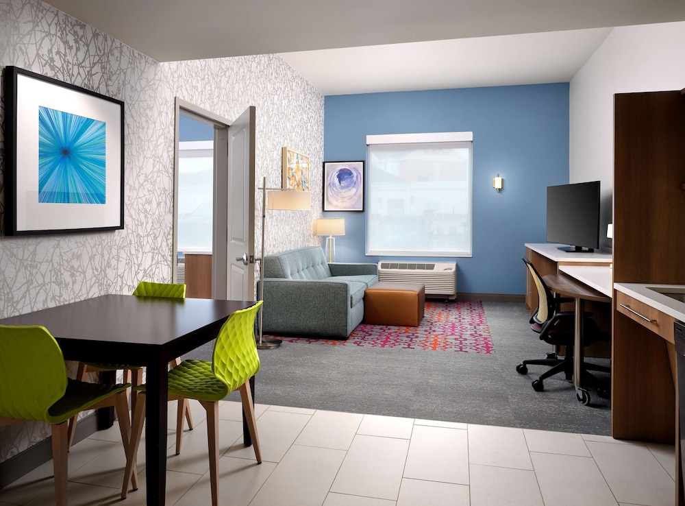 Suite, 1 King Bed, Accessible (Mobility & Hearing, Roll-in Shower) - Photo 3