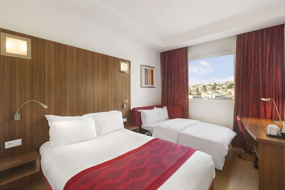 Room, 1 Queen Bed, Smoking, Mountainside