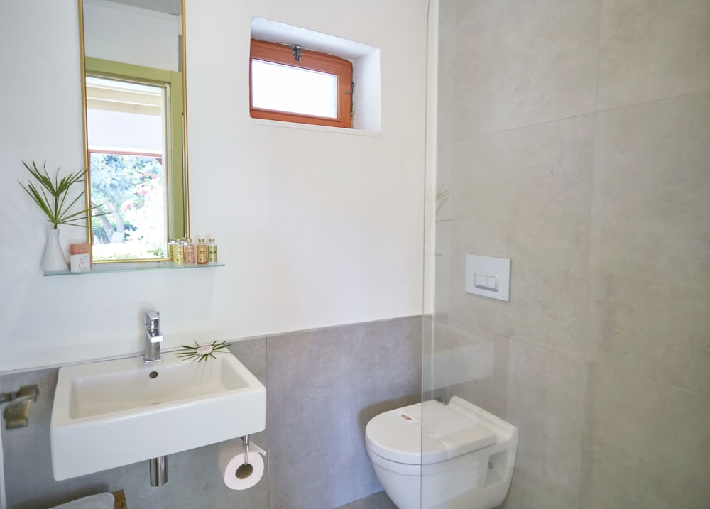 Standard Double or Twin Room photo 3