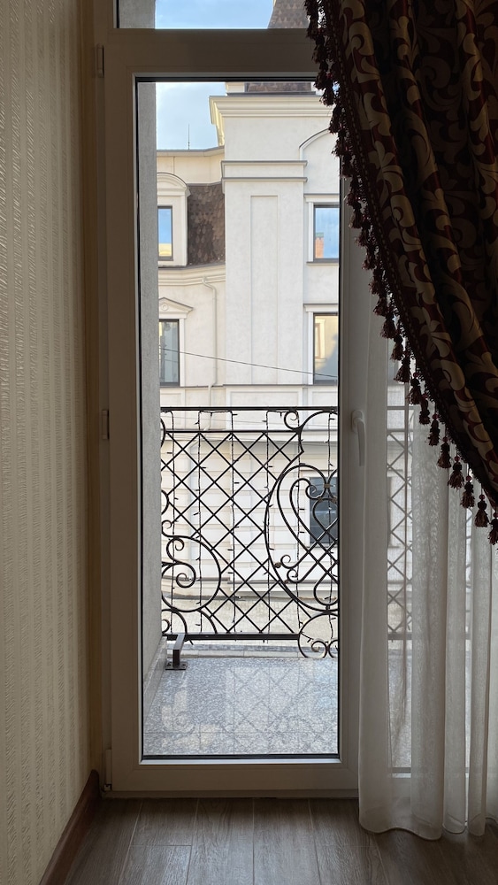 Suite, Balcony, Park View photo 1