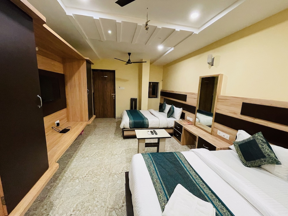 Family Room - Photo 6