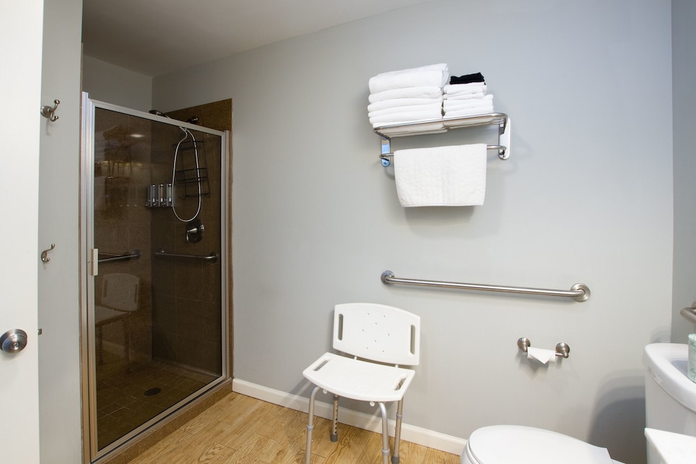 Standard Room, 2 Queen Beds, Accessible, Non Smoking (Double Queen Hotel Room) photo 3