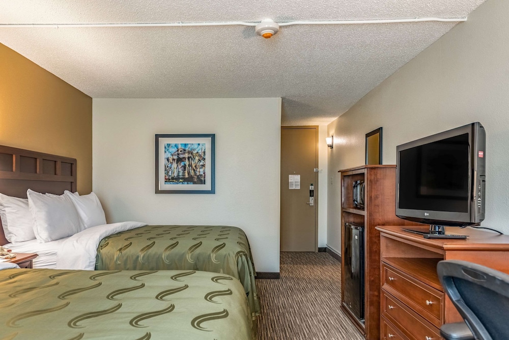 Standard Room, 2 Queen Beds, Non Smoking - Photo 4