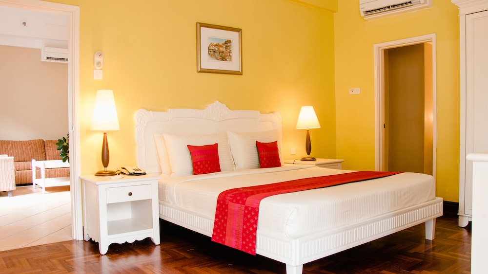 One Bedroom Suite King - Photo 2
