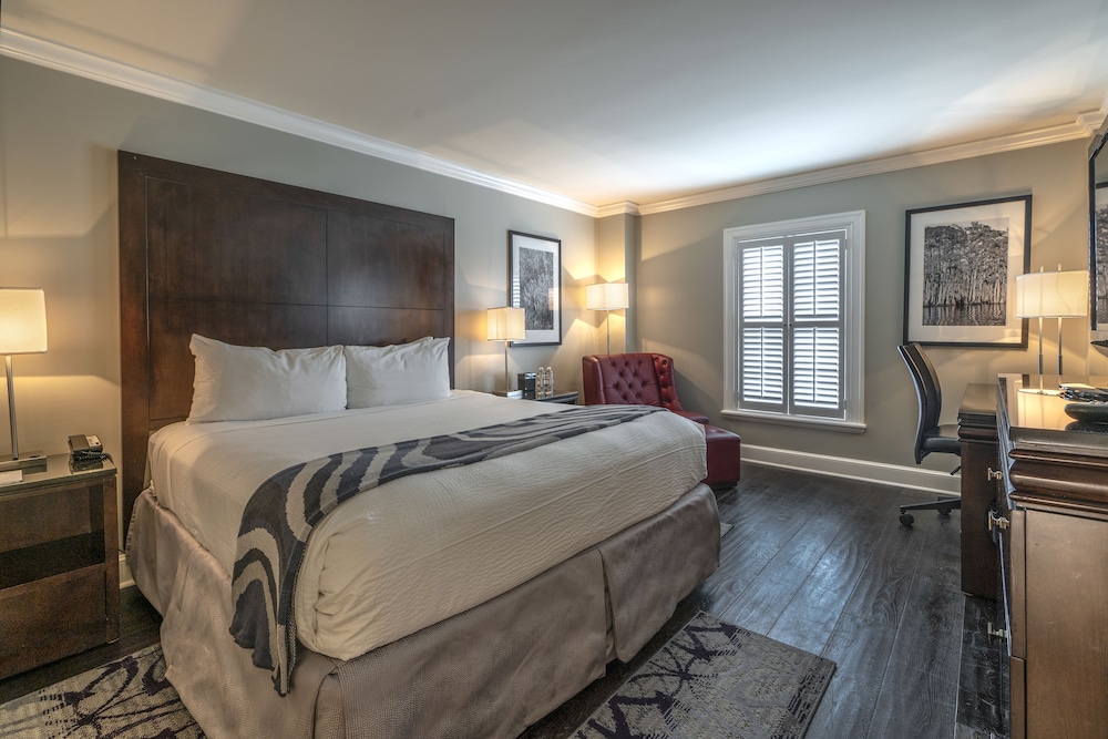 Superior Room, 1 King Bed - Photo 4