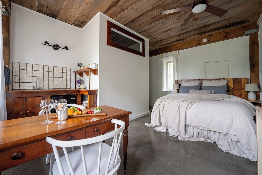 Studio Suite, 1 Queen Bed, Kitchenette, Garden View (A), photo 6