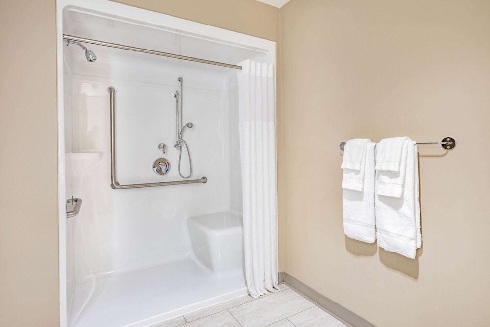 Room, 2 Queen Beds, Accessible, Non Smoking (Mobility) - Photo 11