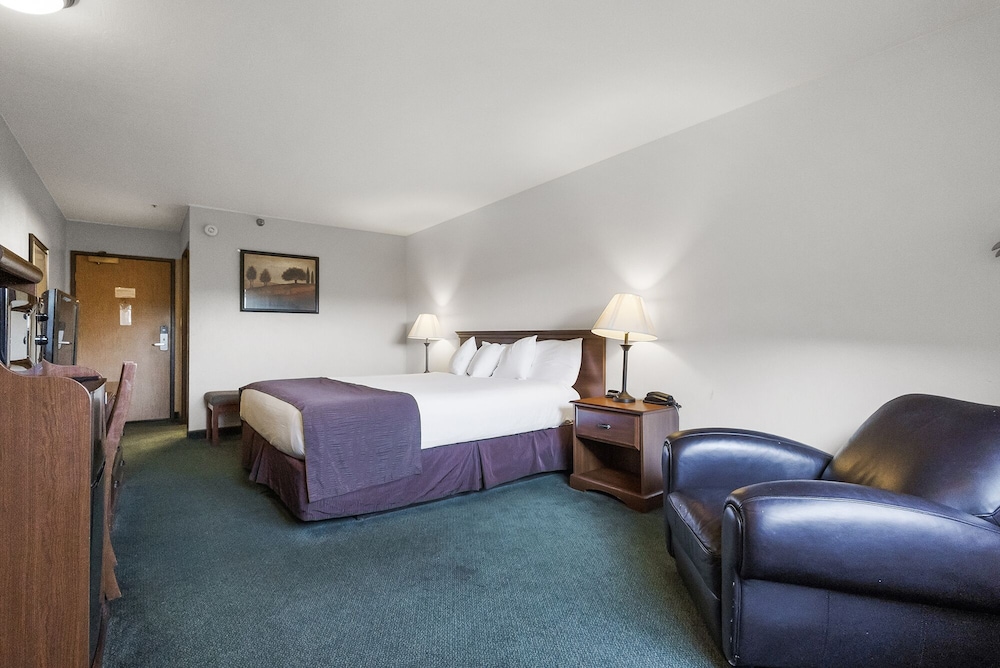Standard Room, 1 King Bed photo 1