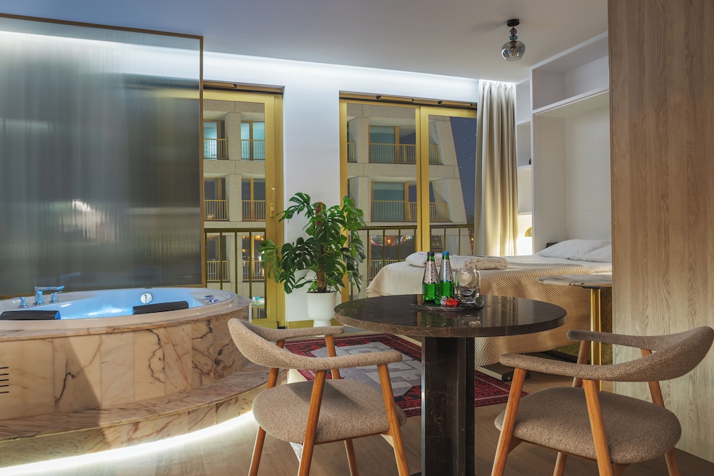 Apartment with jacuzzi photo 3