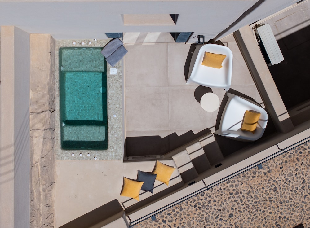 Studio Suite, City View
