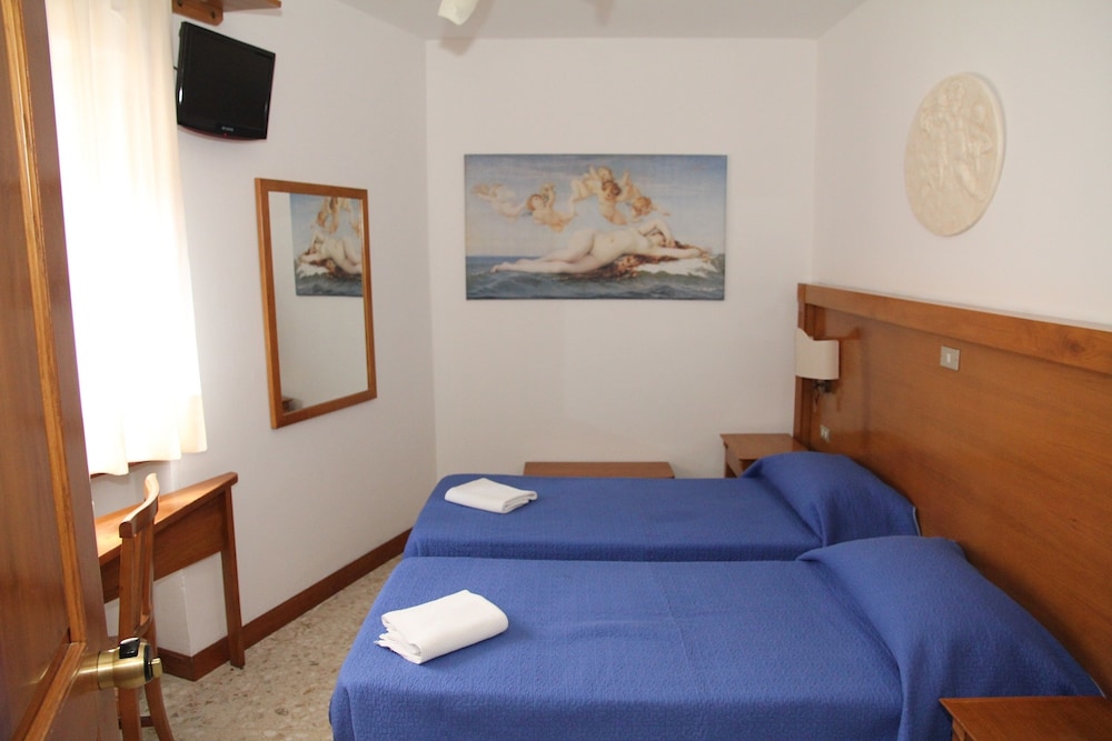 Standard Double Room photo 2