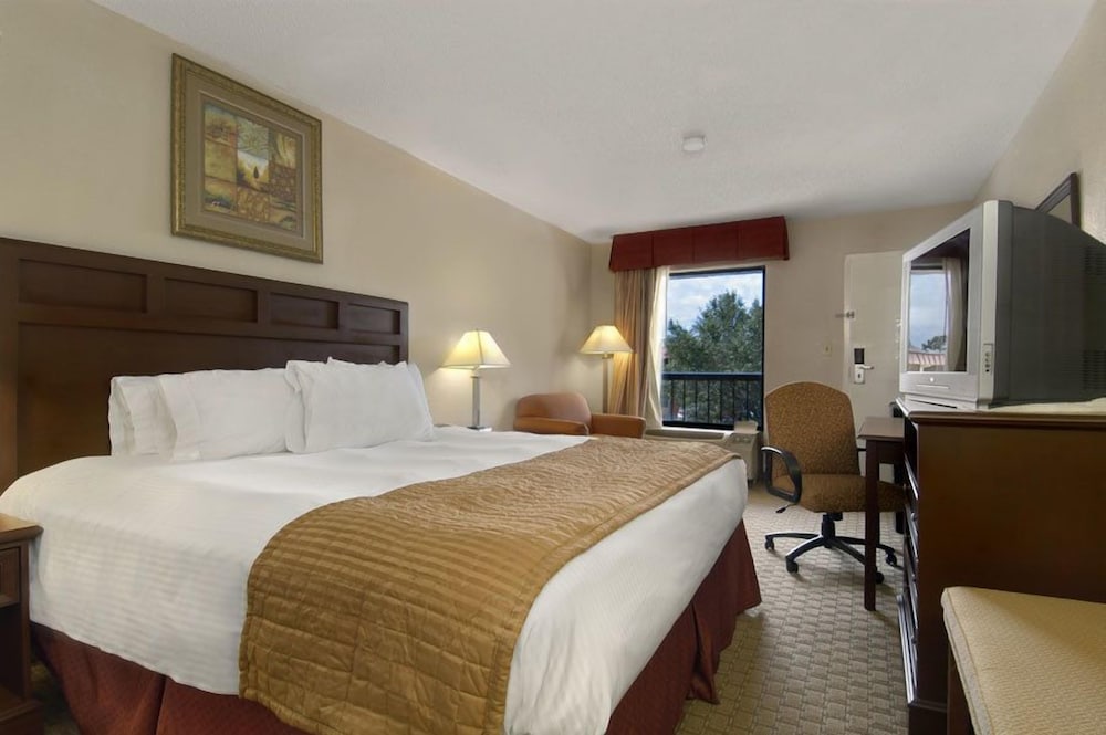 Standard Room, 1 King Bed photo 2