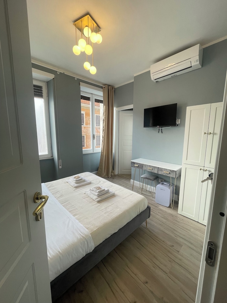 Economy Room