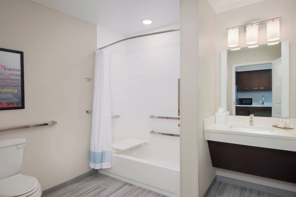 Suite, 1 Bedroom - Photo 4