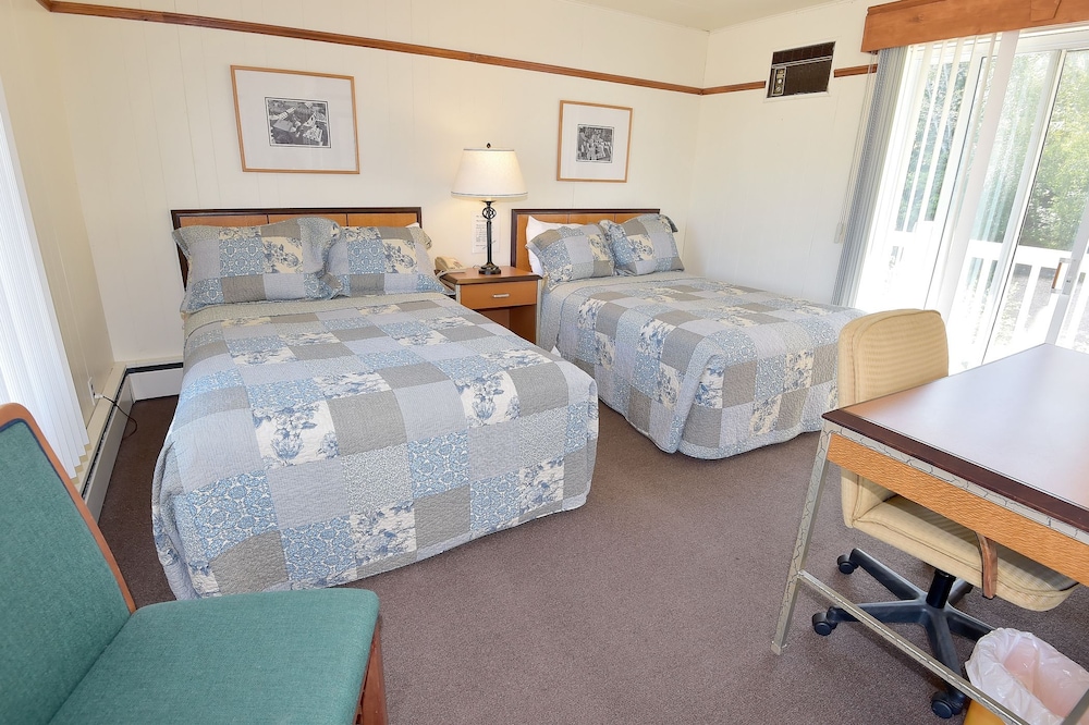 Standard Room, 2 Double Beds, Mountain View photo 1