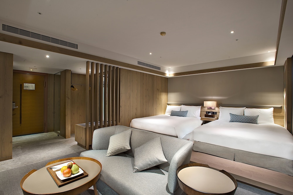 Deluxe Family Suite photo 3