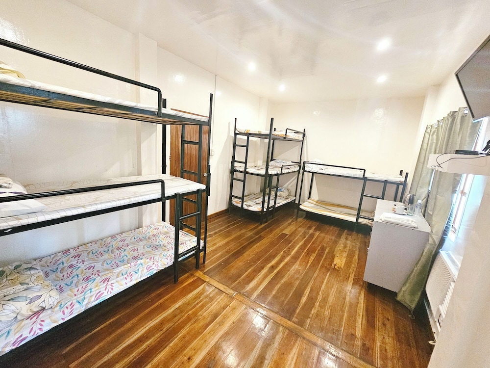 8-Bed Mixed Dormitory Room