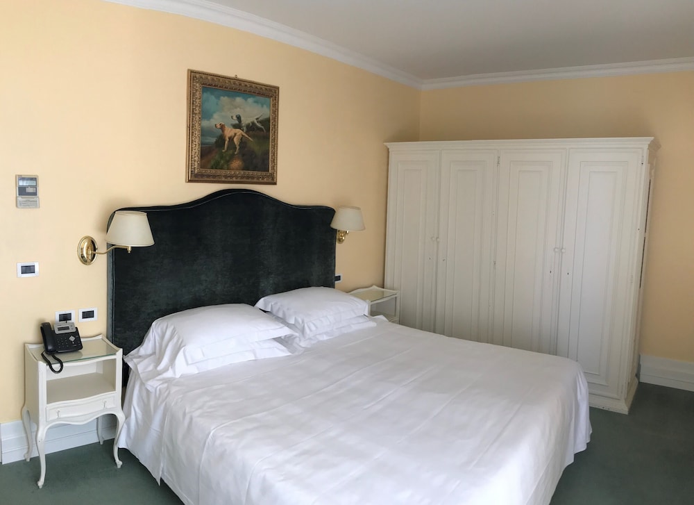 Double Room, Garden View (in Historical Villa) photo 1