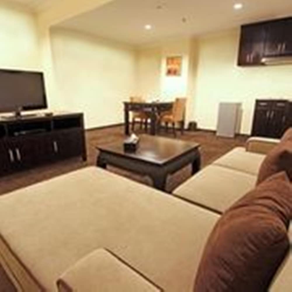Harmoni Pool Suite photo 3