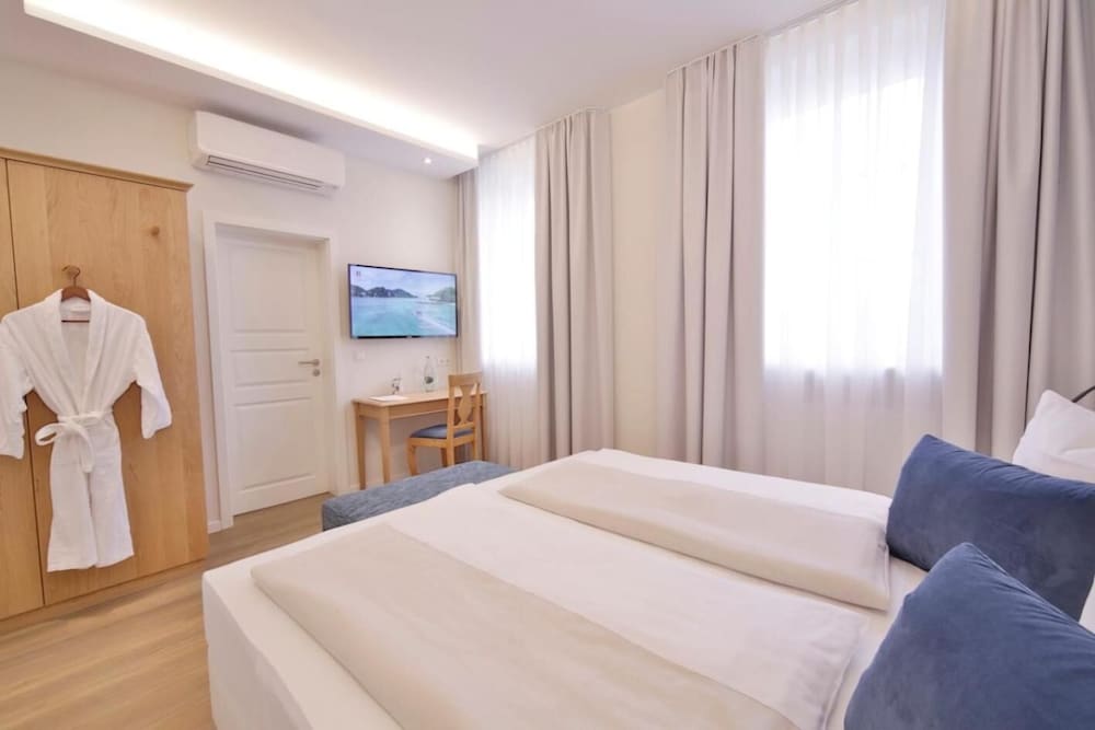 Superior Double Room, 1 King Bed, Non Smoking photo 3
