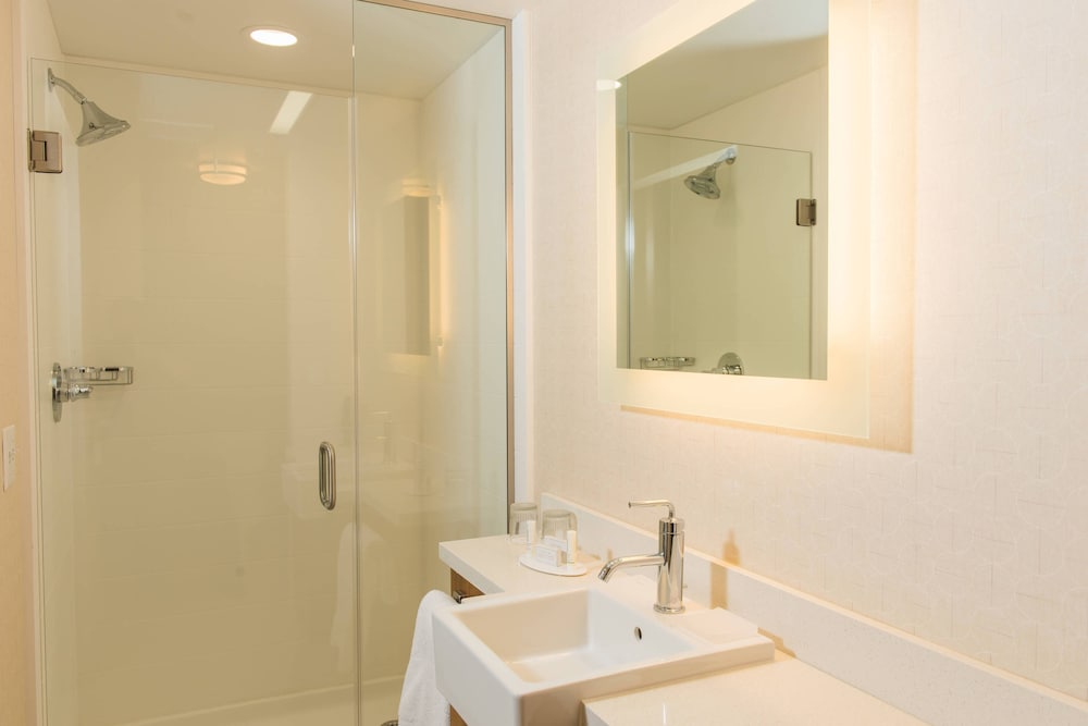 Suite, 1 King Bed with Sofa bed (Mobility/Hearing Accessible, Tub) photo 3