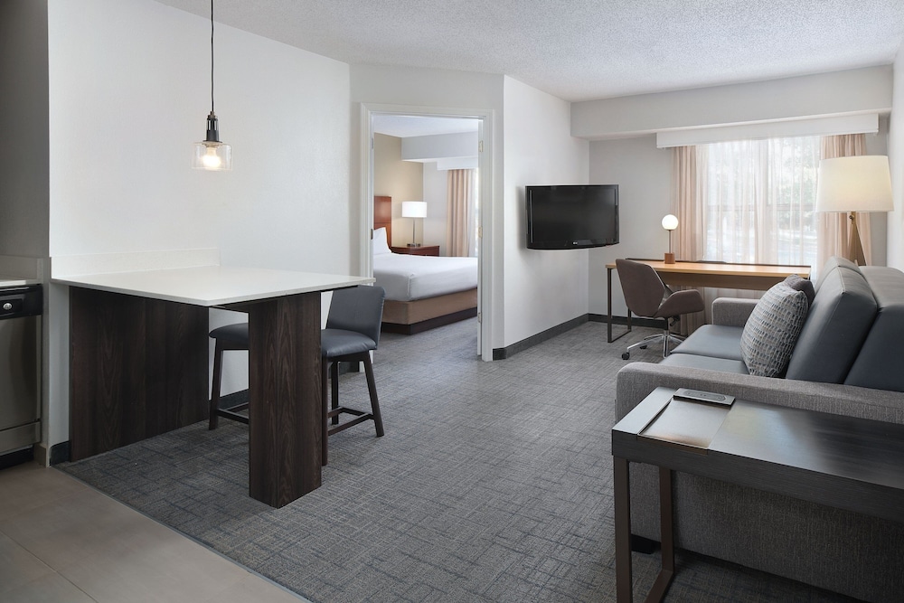 Suite, 1 Bedroom - Photo 1
