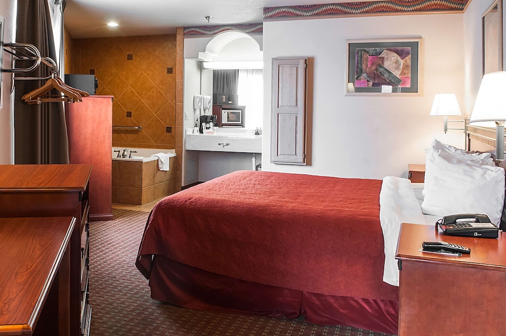 Suite, 1 King Bed, Non Smoking (Upgrade) photo 1