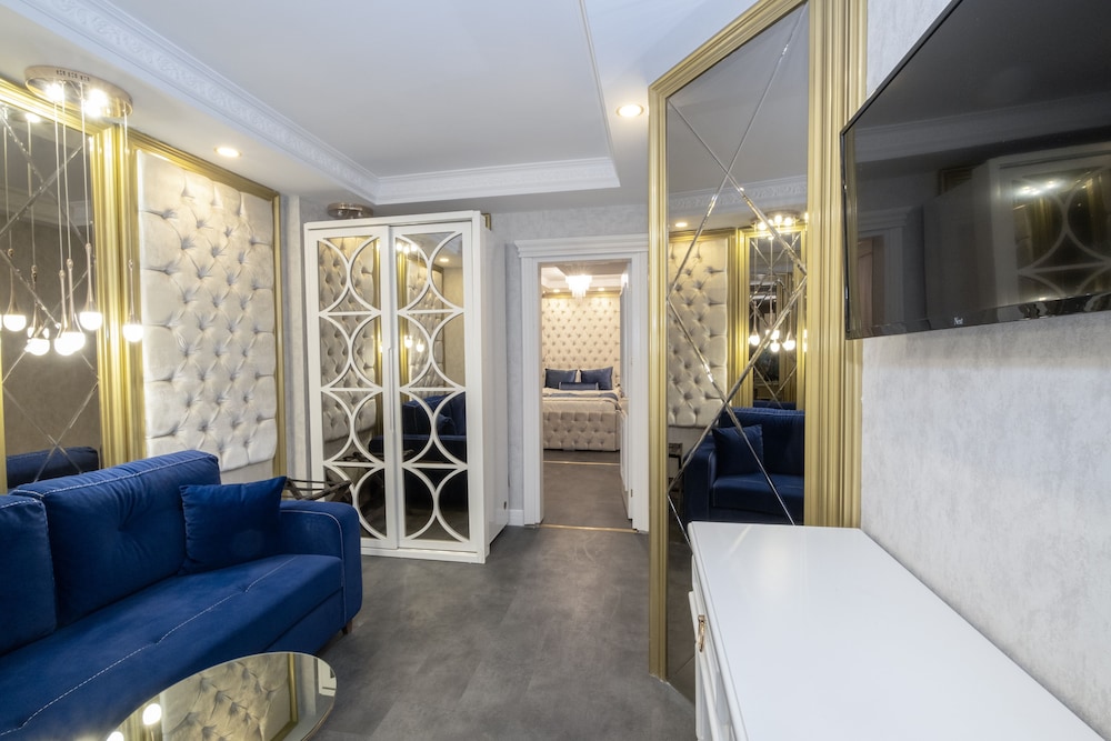 Deluxe Studio Suite