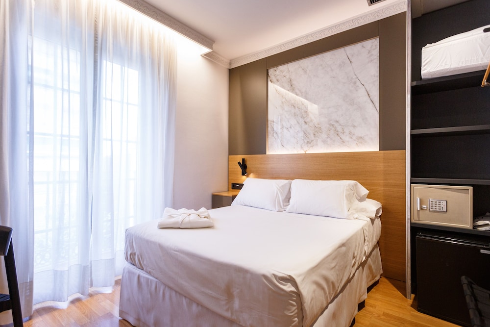 Standard Double Room - Photo 2