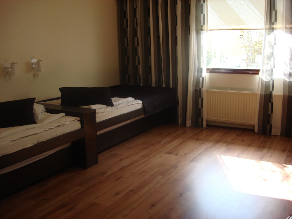 Family Room, Ground Floor (2 adults 2 children)