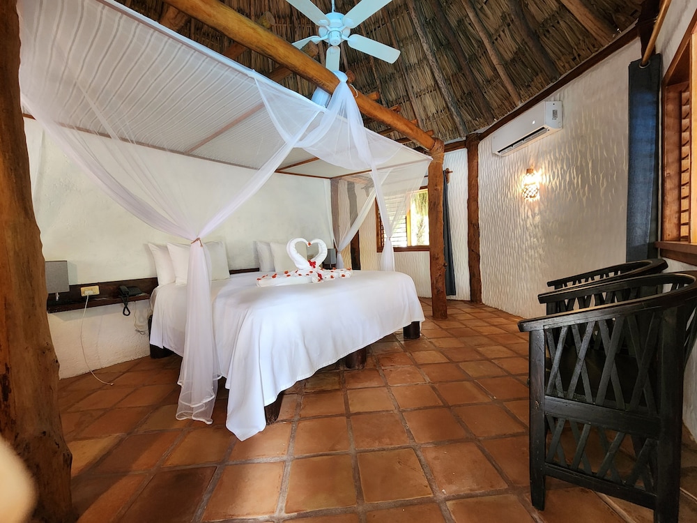 Bungalow, 1 King Bed, Pool View - Photo 1