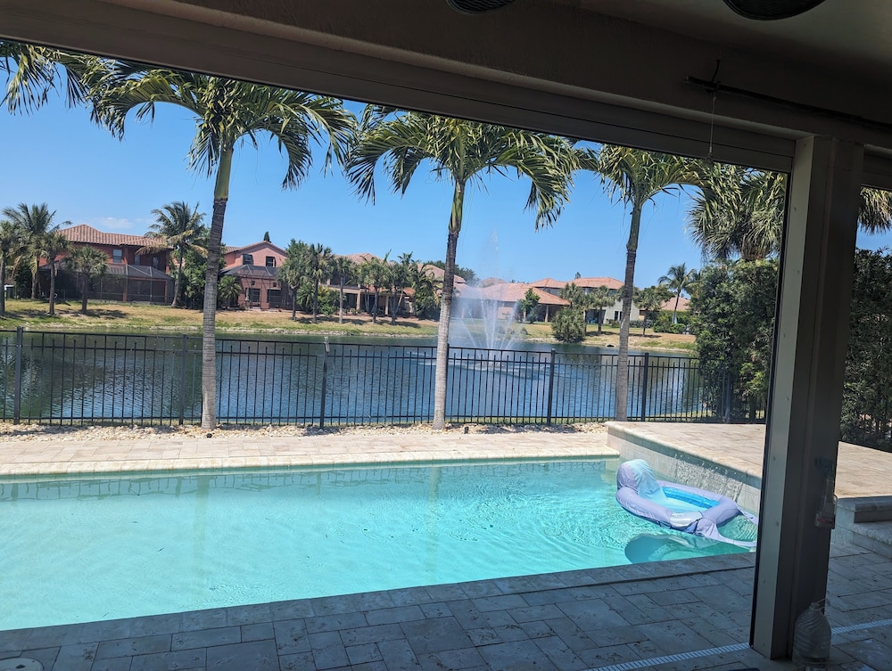House, 3 Bedrooms, Accessible, Private Pool photo 2