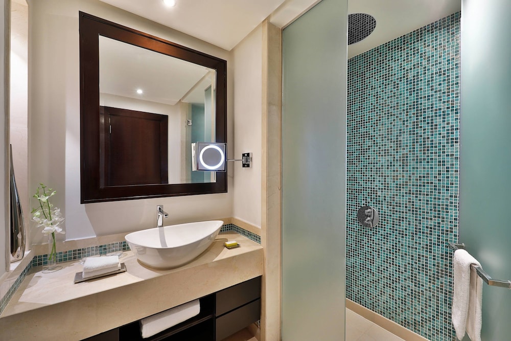Suite, 2 Bedrooms, City View - Photo 3