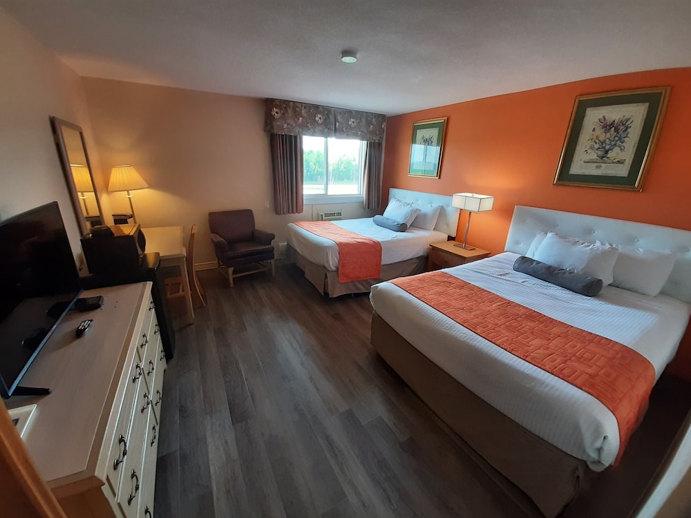 Room, 2 Queen Beds (Drive-Up Ground Floor) - Photo 2