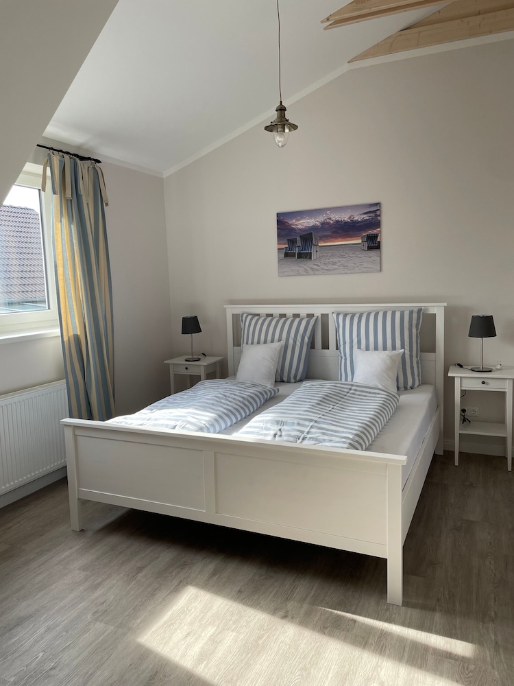 Apartment, 1 King Bed, Balcony, Garden View