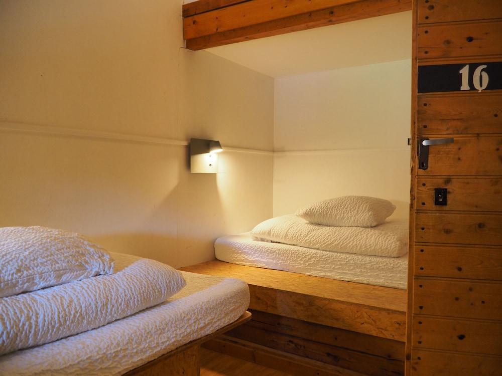 Twin Room, Shared Bathroom photo 1