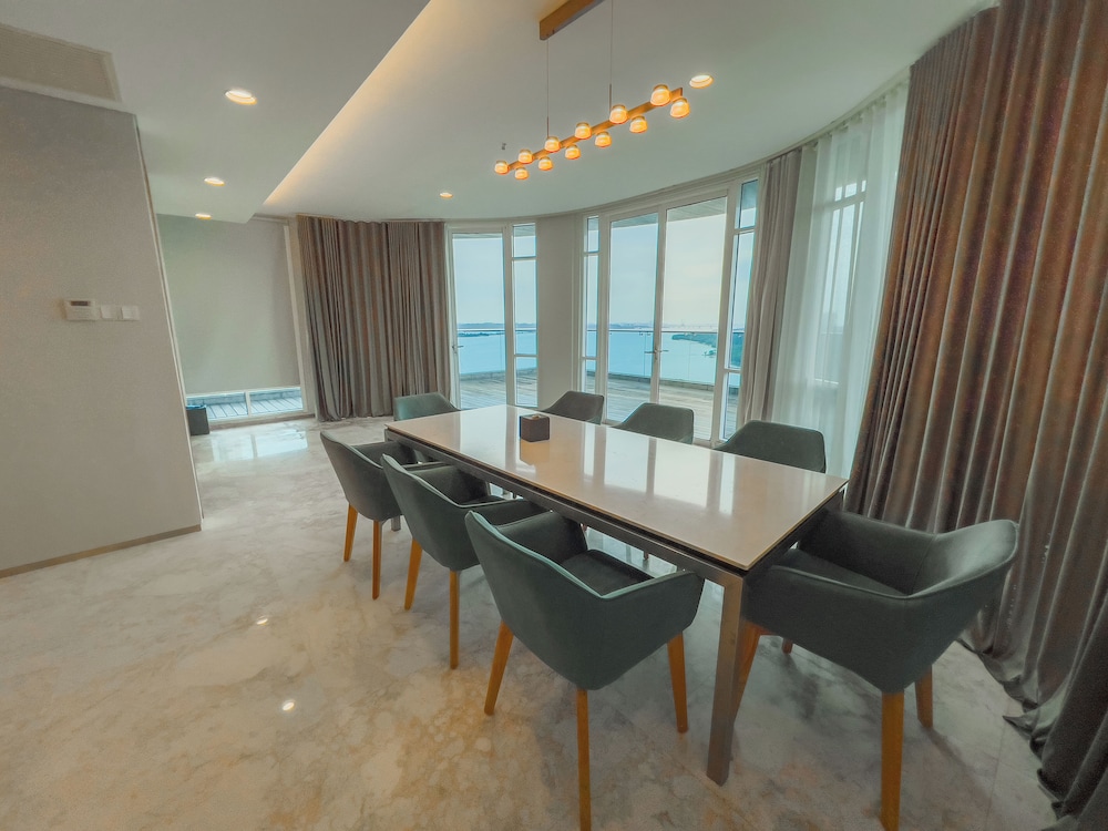 PENTHOUSE 3 BEDROOM photo 2