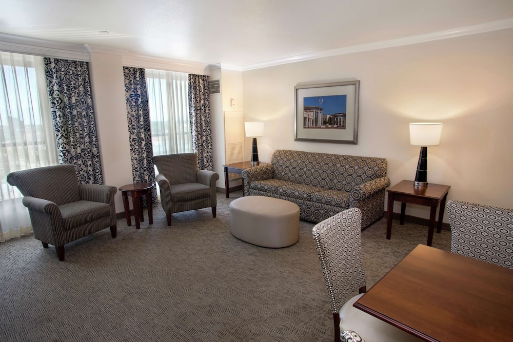 Junior Suite, 1 King Bed, Non Smoking - Photo 1