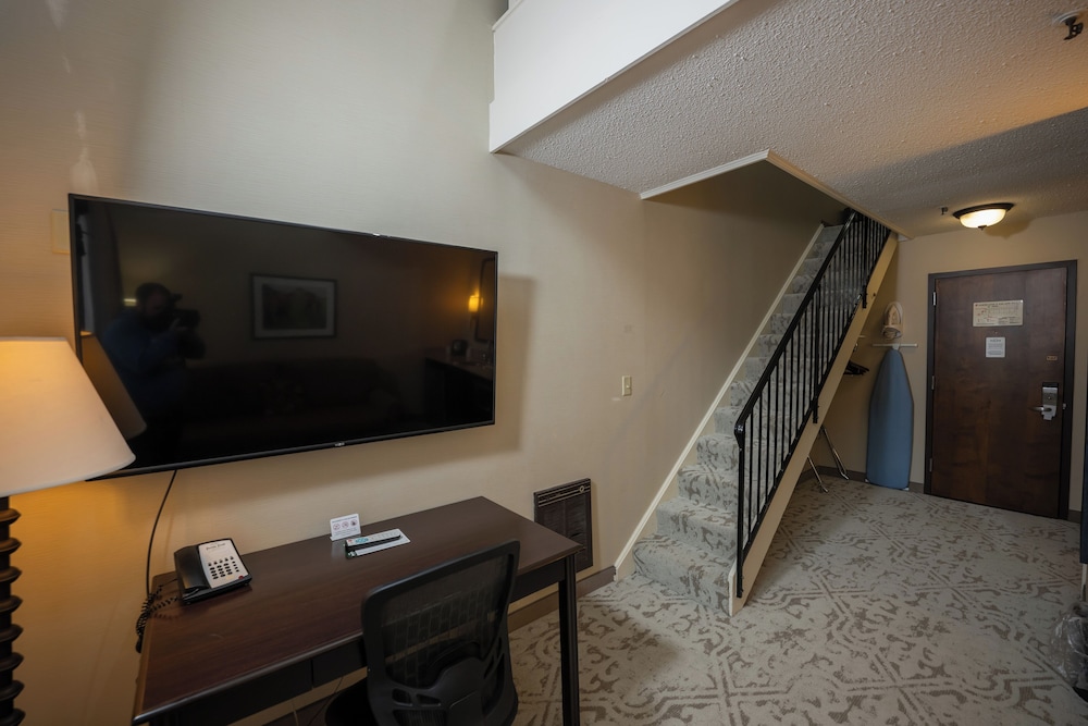 Luxury Suite, 1 King Bed, Non Smoking (Presidential) photo 2