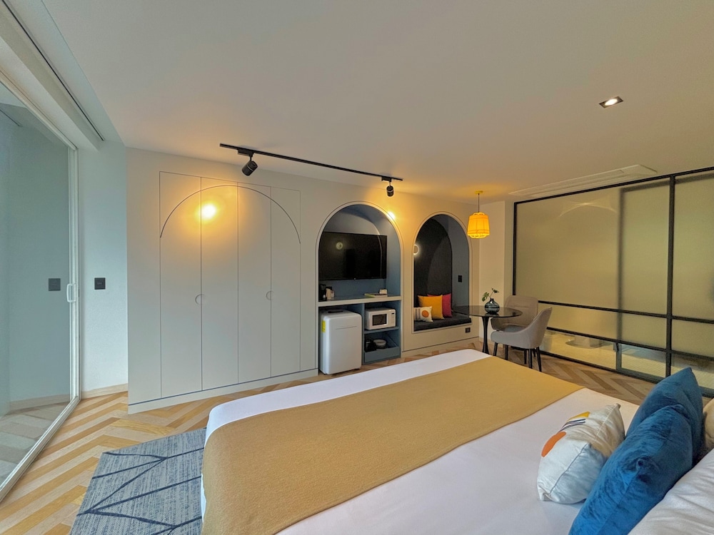 City Apartment, 1 Bedroom - Photo 5