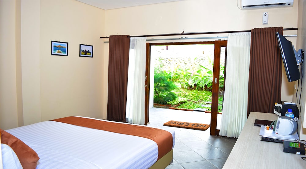 Deluxe Double Room, Garden View (with Free Return Airport Transfers) photo 2