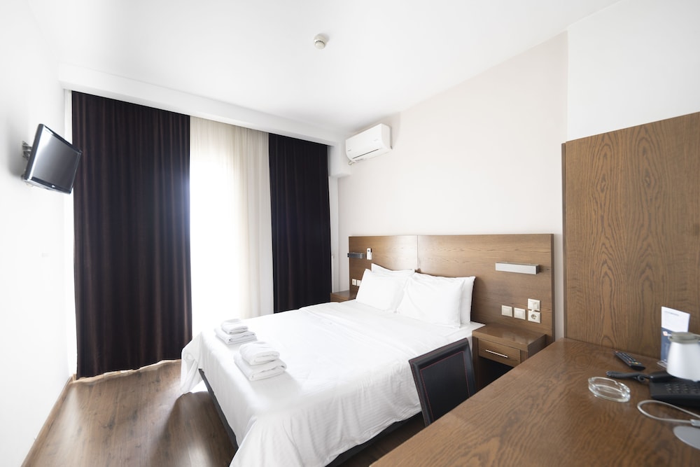 Standard Double or Twin Room - Photo 1